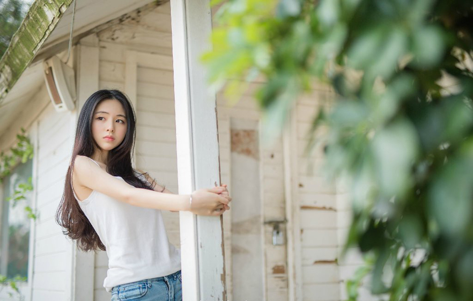 逆境总是有的，人生总要进击。愿你不要屈从于命运的安排，坚韧不拔，锲而不舍!做永远的生活强者!